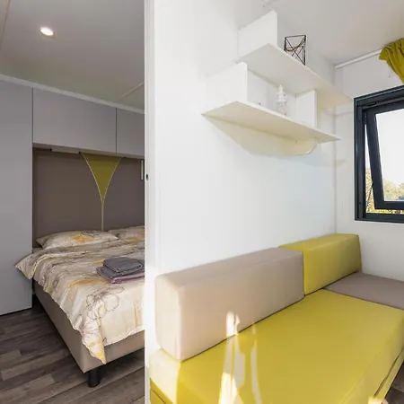 Ferienhaus Stunning In With Kitchen Mandre