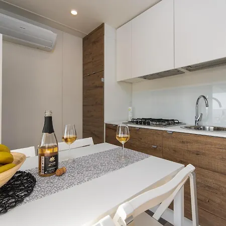 Stunning In With Kitchen بيت للعطل ماندري